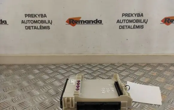 Toyota RAV 4 (XA50) Fuse box set 8273042890A