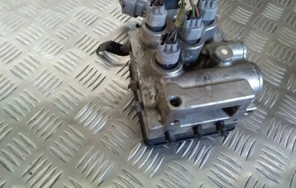 Toyota Prius (XW10) ABS Pump 4451047030 KB082012