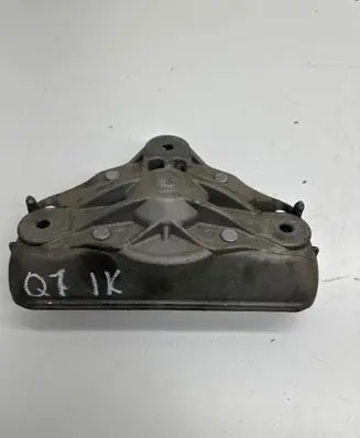 Audi Q7 4L Front shock absorber mounting bracket CT1K