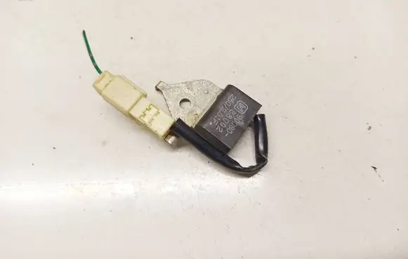 Toyota Avensis T250 Other relay 9008088002