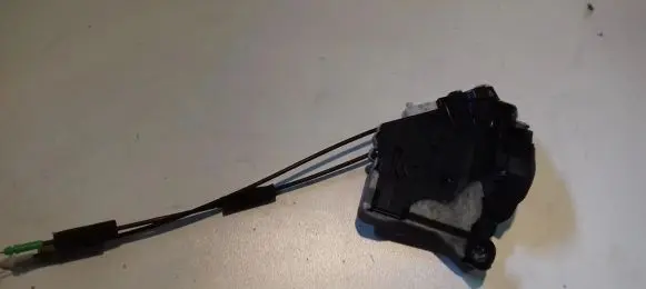 Toyota Prius (XW30) Front door lock