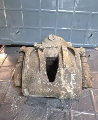 Mercedes-Benz E W211 Front brake caliper 206028295R