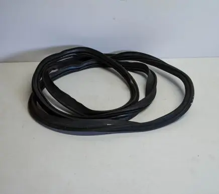 Trunk rubber seal (body)