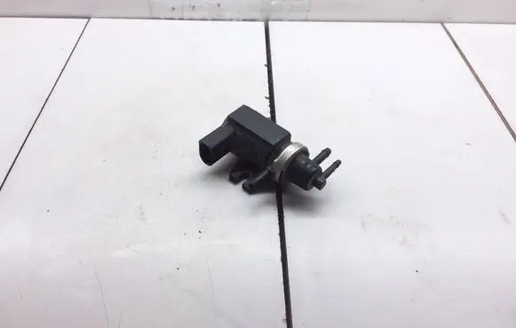 Volkswagen Golf IV Turbo solenoid valve 1J0906627