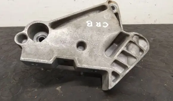 Volkswagen Golf VII Engine mounting bracket 04L199207