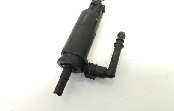 Skoda Octavia Mk2 (1Z) Headlight washer pump 3B7955681