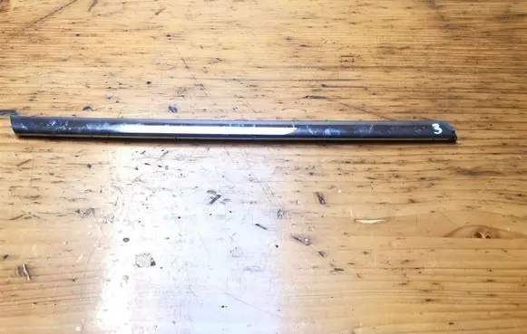 Mercedes-Benz CLS C219 Front bumper upper radiator grill 043303001
