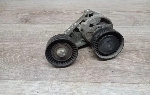 Volvo XC70 Alternator belt tensioner 