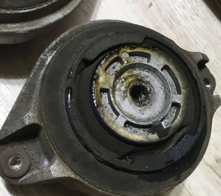 Mercedes-Benz SL R129 Engine mount vacuum valve