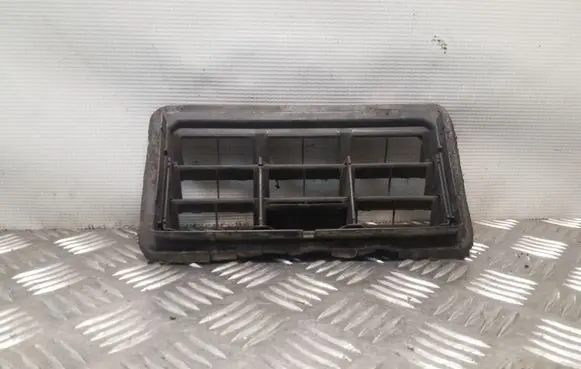 Quarter panel pressure vent