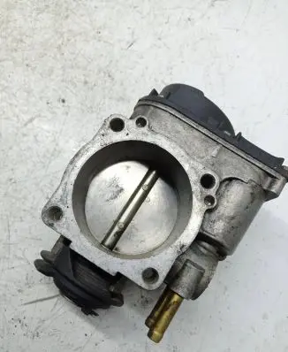 Volkswagen Golf IV Throttle valve