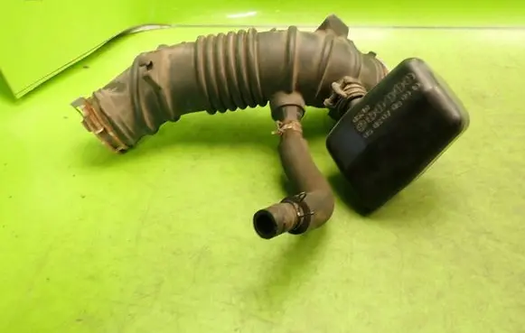 Toyota RAV 4 (XA30) Air intake hose/pipe 
