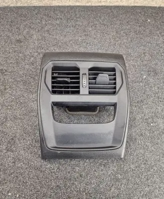 Rear air vent grill