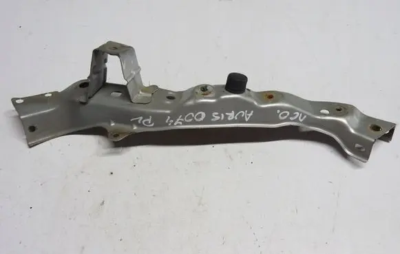 Toyota Auris 150 Headlight/headlamp mounting bracket