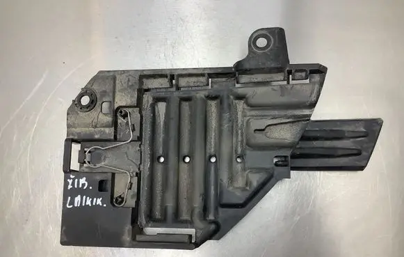 Land Rover Discovery Sport Headlight/headlamp mounting bracket 00183541