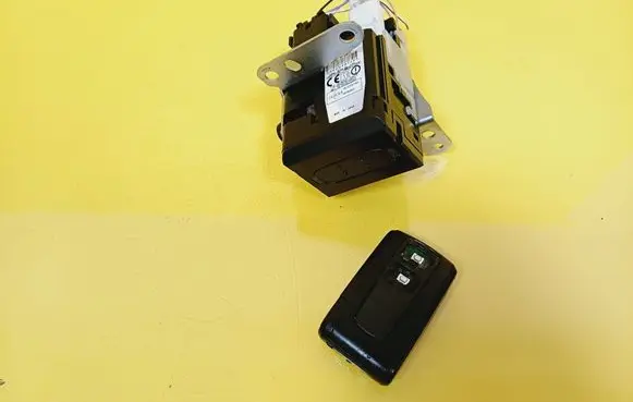 Toyota Corolla Verso AR10 Ignition lock 626399-000