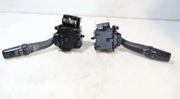 Toyota Avensis T250 Light switch