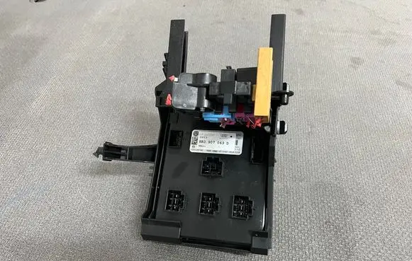 Audi A4 S4 B8 8K Comfort/convenience module 8K0907063D F005V00749