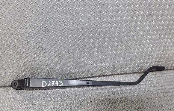 Suzuki Swift I Front wiper blade arm