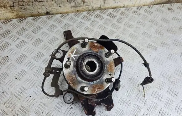 KIA Carens III Front wheel hub 