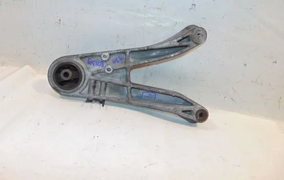 Volvo S70 V70 V70 XC Engine mounting bracket 3524347