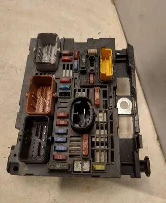 Citroen DS3 Fuse module 9664706280