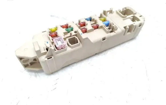 Mazda 626 Fuse module 7L020704 7L0207044800