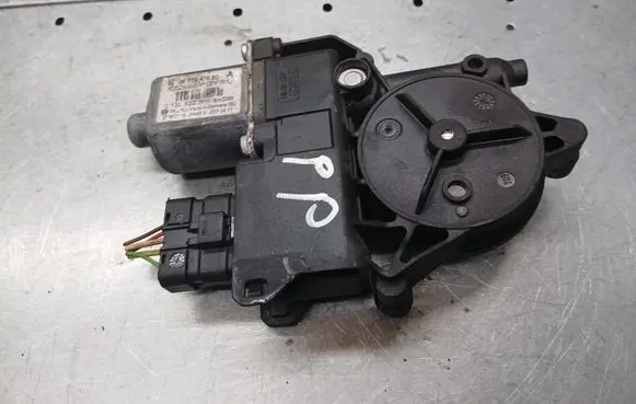 Peugeot 308 Front door window regulator motor 9657247680