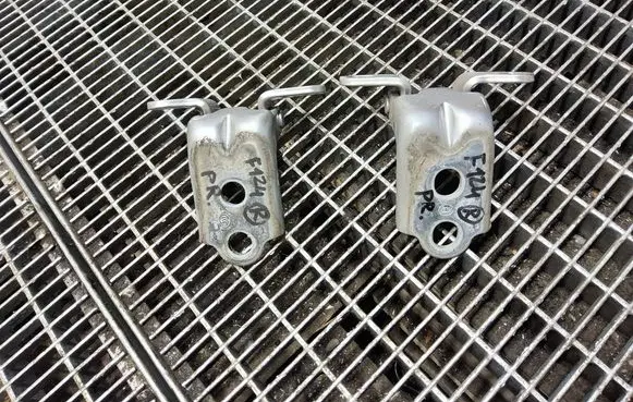 SsangYong Tivoli Front door hinge set 