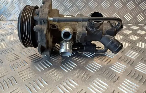 Mercedes-Benz A W176 Water pump A6512000501