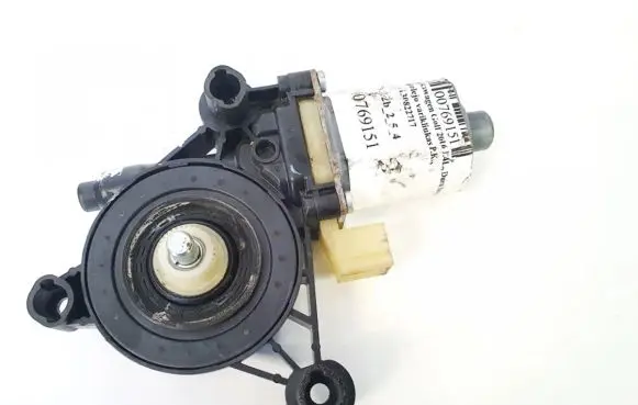 Volkswagen Golf VII Front door window regulator motor 0130822717 E850202099