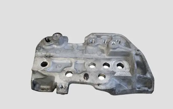 Toyota RAV 4 (XA50) Engine mounting bracket