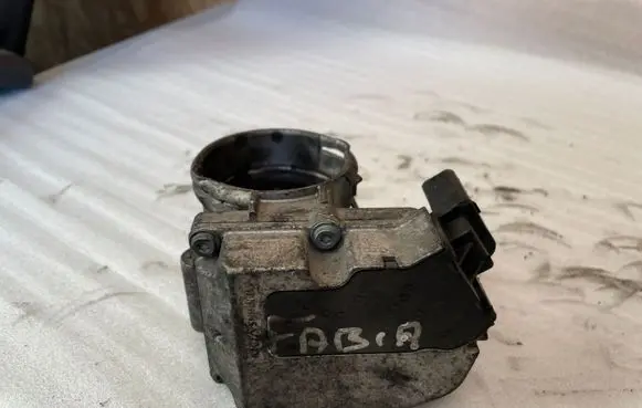 Skoda Fabia Mk2 (5J) Throttle valve 045128063