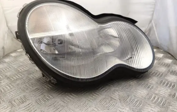 Mercedes-Benz C W203 Headlight/headlamp A2038200261