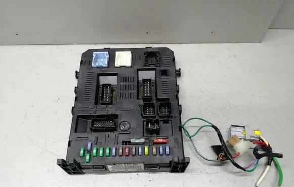 Peugeot 307 Fuse module 9660105980