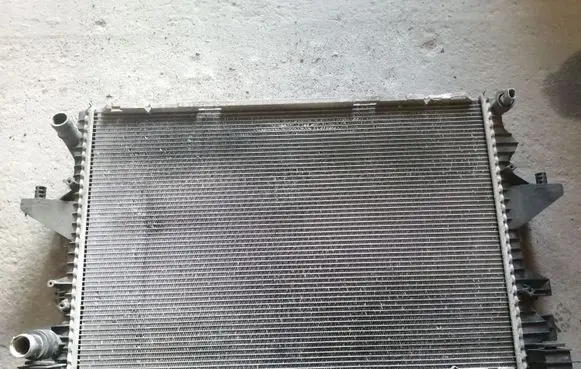 Volkswagen Multivan T5 Coolant radiator 7H0121253J