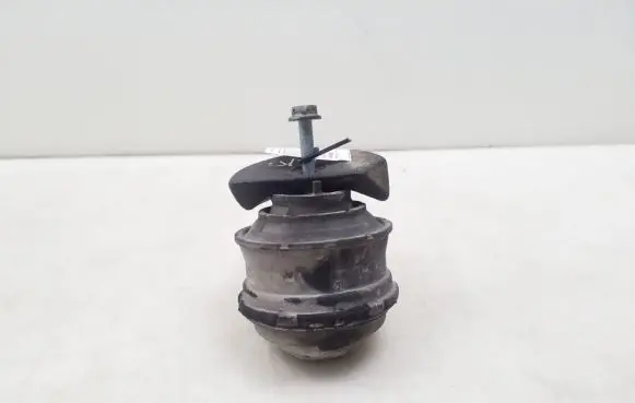 Mercedes-Benz C W203 Engine mount bracket