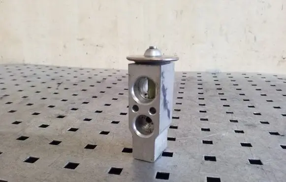 Air conditioning (A/C) expansion valve