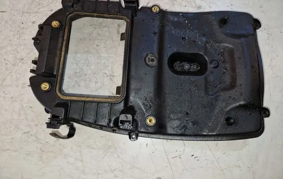 Mercedes-Benz C W204 Air filter box cover A6510901101