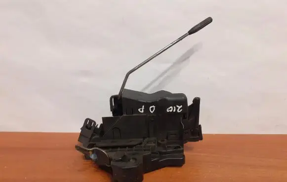 Mercedes-Benz E W210 Front door lock 2027204435 9072