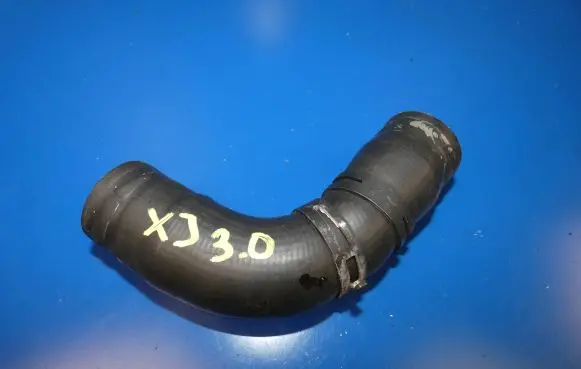 Jaguar XJ X351 Engine coolant pipe/hose XLL2
