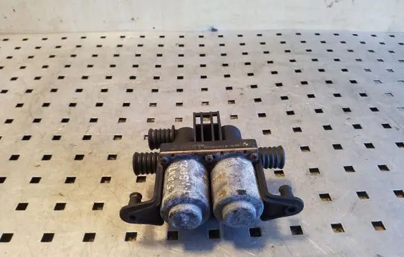 BMW X5 E53 Coolant heater control valve 6412837499502 1147412137