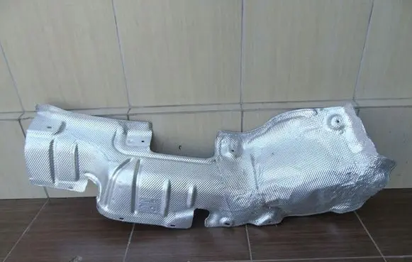 Mercedes-Benz ML W164 Exhaust heat shield 1646824271