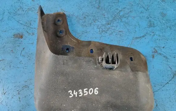 Volkswagen Tiguan Fender foam support/seal 5N0075111