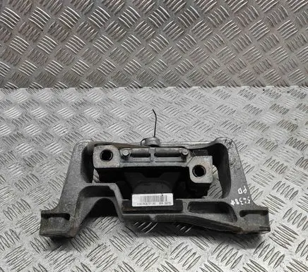 Mercedes-Benz CLA C117 X117 W117 Engine mount bracket A2462402617