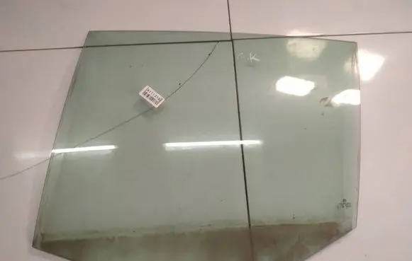 Volkswagen Golf V Rear door window glass AS2