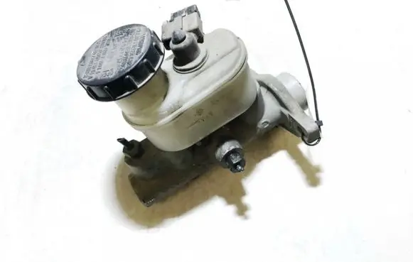 Nissan Almera N16 Master brake cylinder