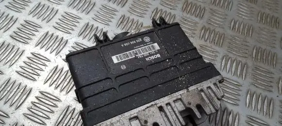 Volkswagen Golf III Engine control unit/module 032906026a 0261200764