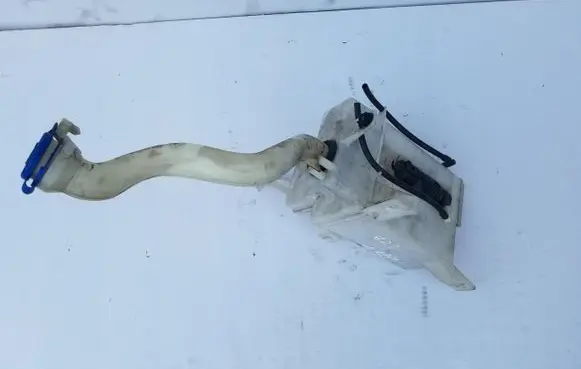 Suzuki Swift II Windshield washer fluid reservoir/tank