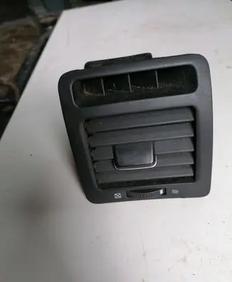 Toyota Corolla Verso E121 Dashboard side air vent grill/cover trim